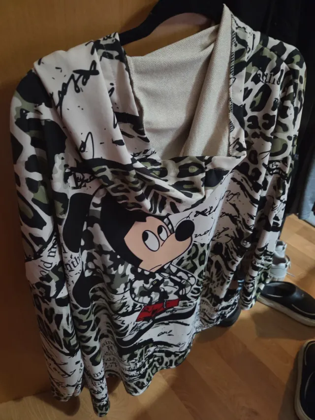 Chaqueta con capucha y estampado Mickey