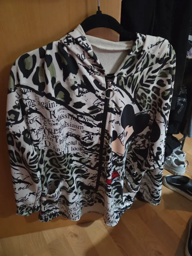 Chaqueta con capucha y estampado Mickey