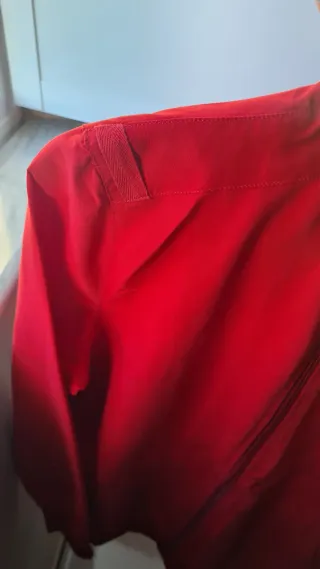 Chaqueta cortavientos Reebok roja