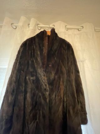 ABRIGO de piel marrón