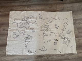 Alfombra infantil mapa del mundo.
127cm x 83cm.