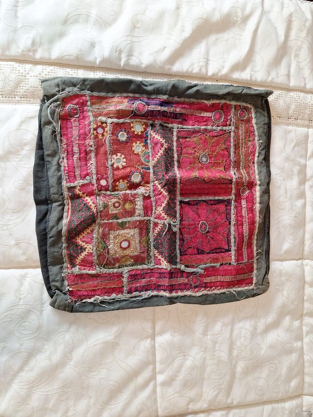 Arazzo e cuscino indiani del Rajastan