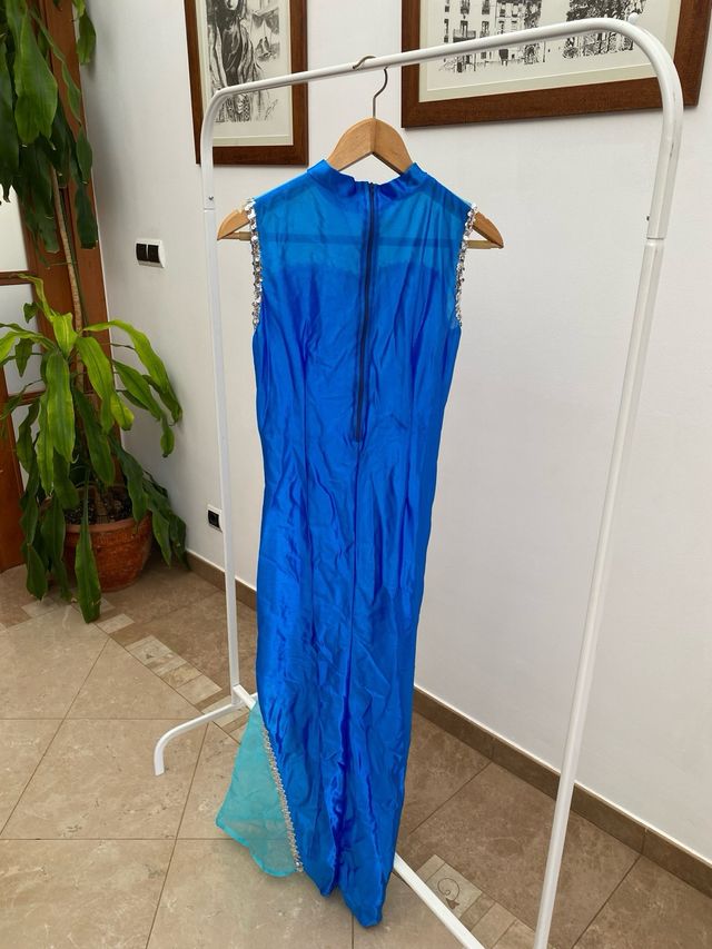 Traje de baile azul con tul y lentejuelas