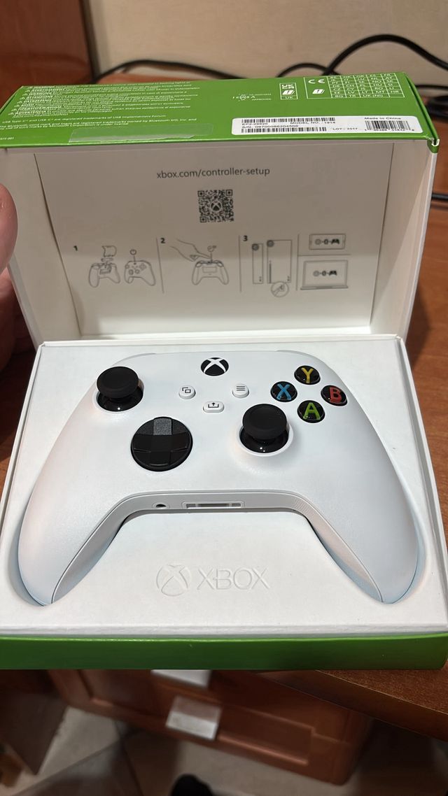 Mando Xbox Robot White