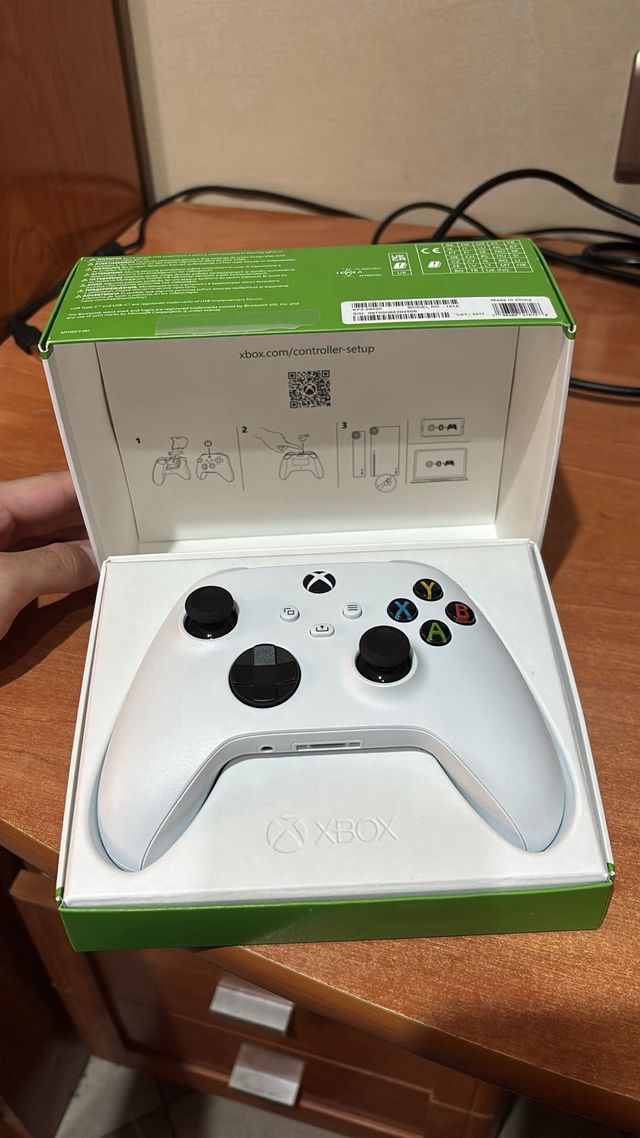 Mando Xbox Robot White