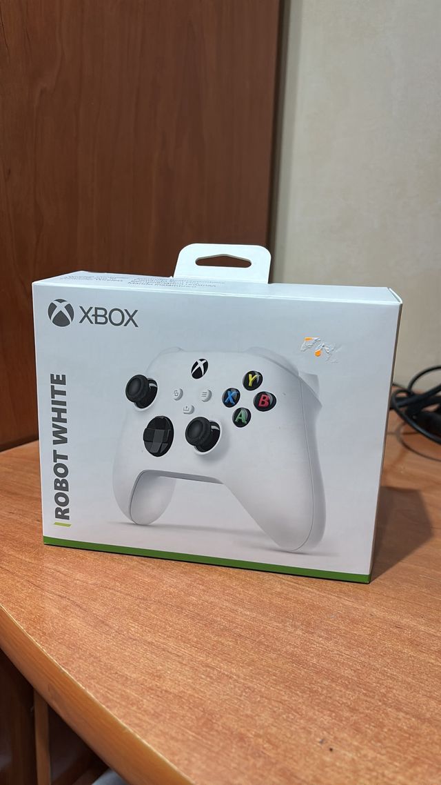 Mando Xbox Robot White
