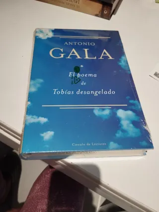 Son varios libros.