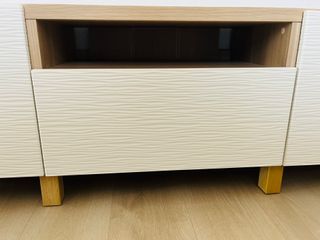 Mueble TV IKEA Blanco y Dorado