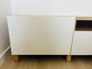 Mueble TV IKEA Blanco y Dorado