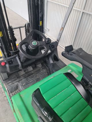 Carretilla elevadora CESAB B418