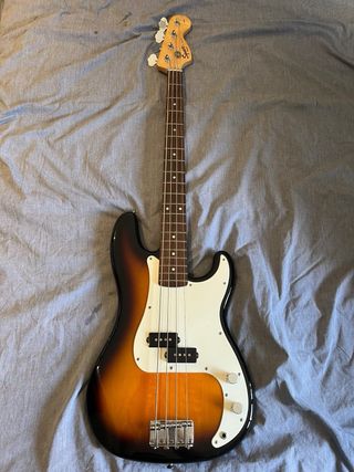 Bajo Eléctrico Squier Precision Bass Fender