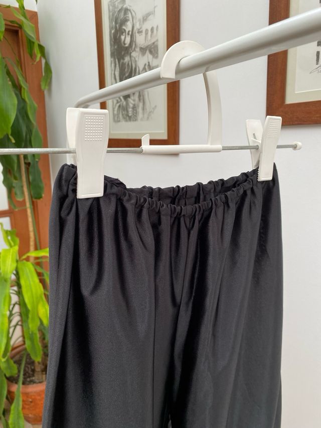 Traje oriental rojo y dorado