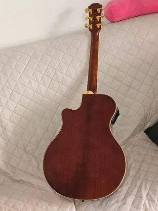 Guitarra Electroacústica Yamaha APX-7A con funda