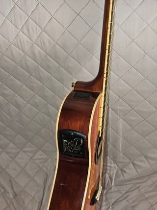 Guitarra Electroacústica Yamaha APX-7A con funda