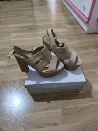 Zuecos crema talla 36