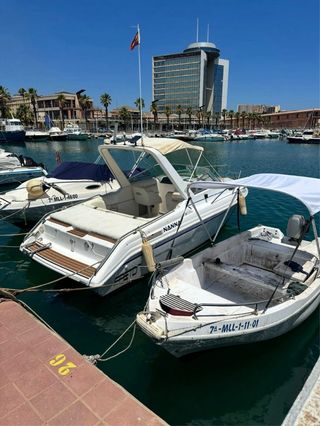 Embarcación con pantalán incluido