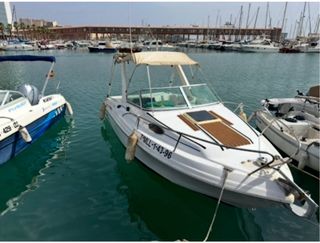 Embarcación con pantalán incluido