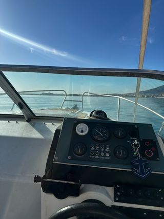 Embarcación con pantalán incluido