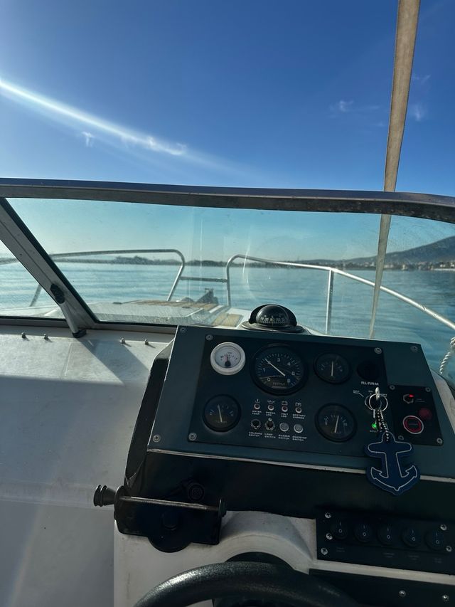 Embarcación con pantalán incluido