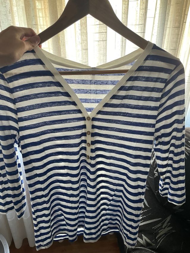 Camiseta Rayas Azul y Blanca con etiqueta