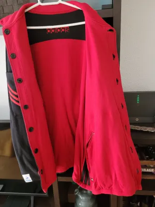 Chaqueta Adidas Negra y Roja