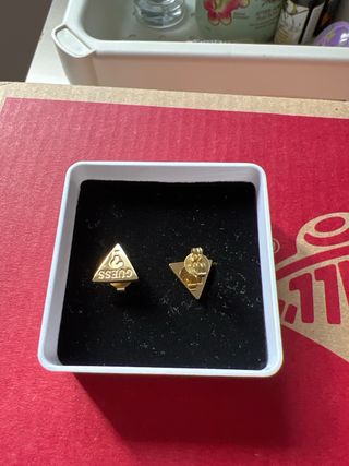 Pendientes Guess Triángulo Dorado