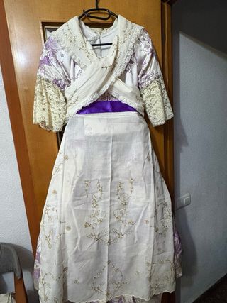 Vestido Fallera Niña Lila y Blanco talla 14 años.
