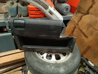 Guantera BMW E36 Compact