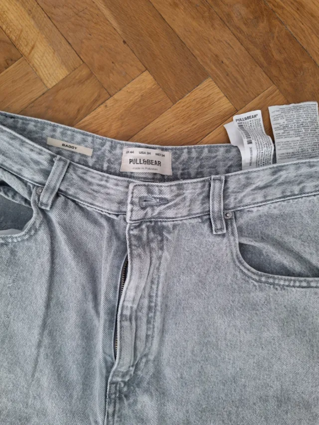 Pantalón Pull&Bear gris ancho Baggy.