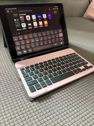 iPad di nona generazione con Apple Pencil e tastiera 