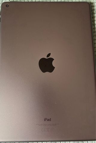 iPad di nona generazione con Apple Pencil e tastiera 