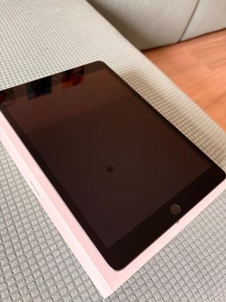 iPad di nona generazione con Apple Pencil e tastiera 