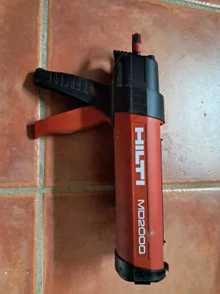 Pistola Hilti para cartucho químico