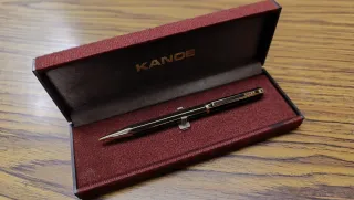 Bolígrafo Kanoe en color marrón oscuro/dorado