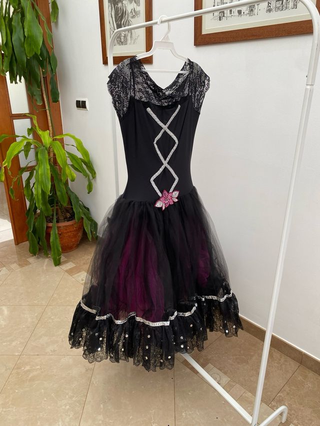 Elegante traje baile español largo