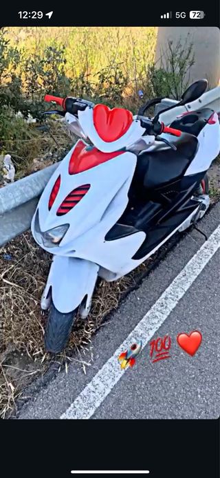 Yamaha Aerox 49cc Blanca y Roja