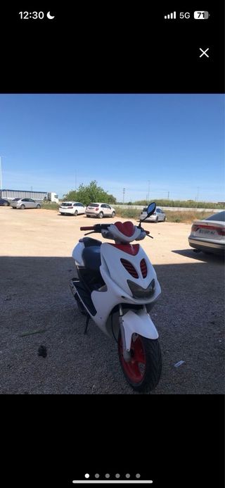 Yamaha Aerox 49cc Blanca y Roja