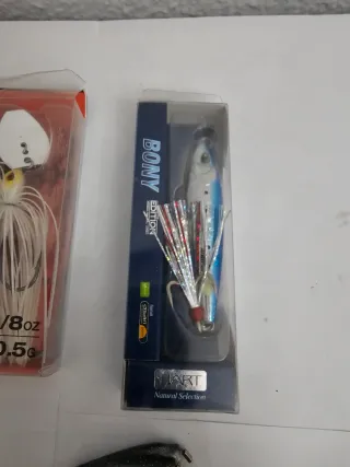 Lote de señuelos de pesca variados
