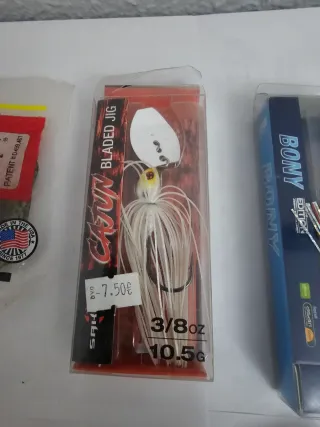 Lote de señuelos de pesca variados