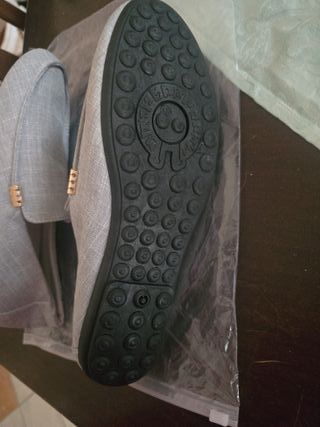 Mocassini grigi con dettagli oro