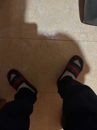 Chanclas Gucci Negras con Rayas Verdes y Rojas