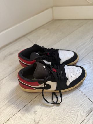 Jordan 1 Low Negro Rojo Blanco