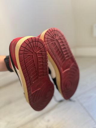 Jordan 1 Low Negro Rojo Blanco