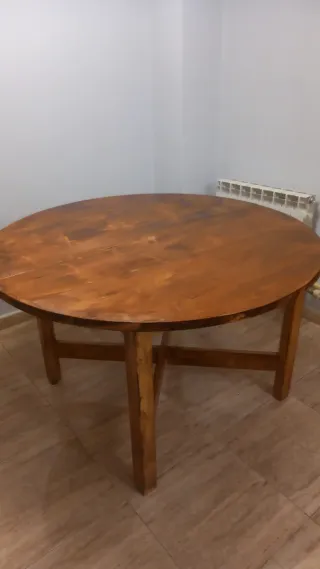 Mesa redonda de madera