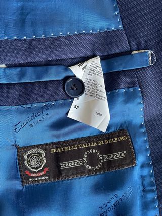 Traje azul Emilio Tucci y camisa blanca