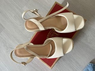 Sandalias Plataforma Beige/Blanco Seminuevas