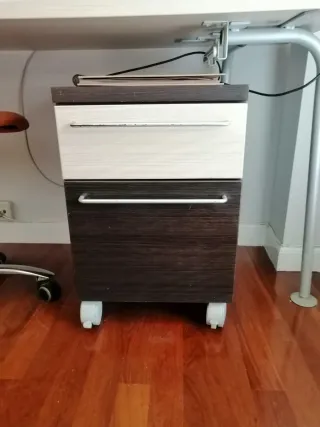 Dormitorio: Cama nido, escritorio y biblioteca