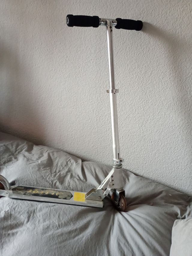 Patinete infantil plateado