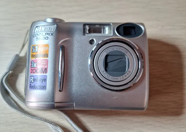 Fotocamera digitale Nikon COOLPIX 5600 Silver