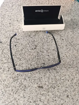 Gafas de sol negras y azules hombre